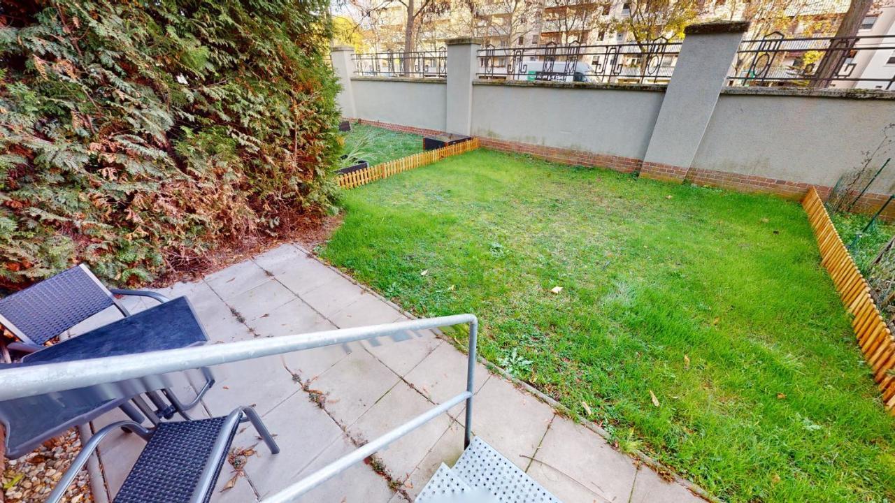 Sweethome - Business-Apartment Mit Kueche, Terrasse, Stellplatz Maagdenburg Buitenkant foto
